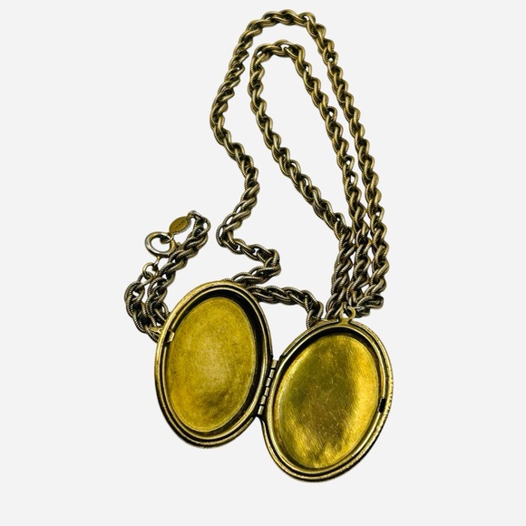 Vintage Accessocraft NY Locket with Cherub Necklace - Picture 3 of 5